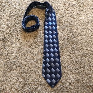 Arrow men's silk navy geometric shapes tie